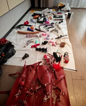 三通Sm拳交人妻母狗哺乳