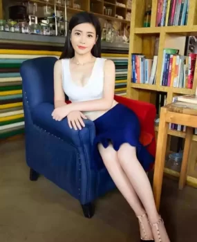 长腿MM，名曰小颖